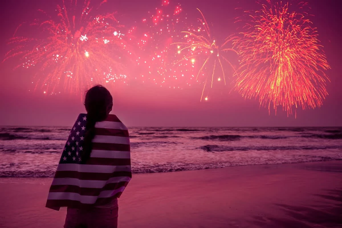 CELEBRATING THE 4TH OF JULY ON THE EMERALD COAST: SUN, SAND, AND SPECTACULAR FIREWORKS